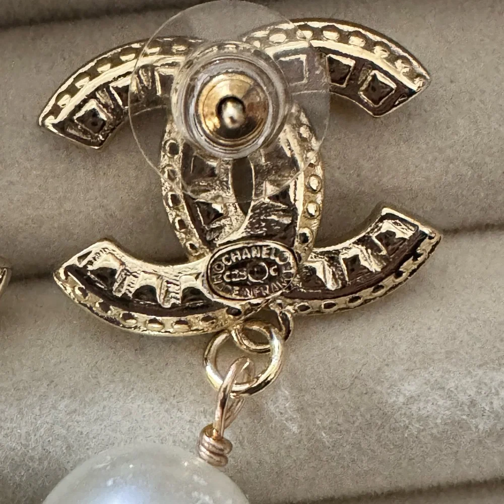 ✨ CHANEL Gold CC Logo Pearl & Crystal Statement Earrings✨